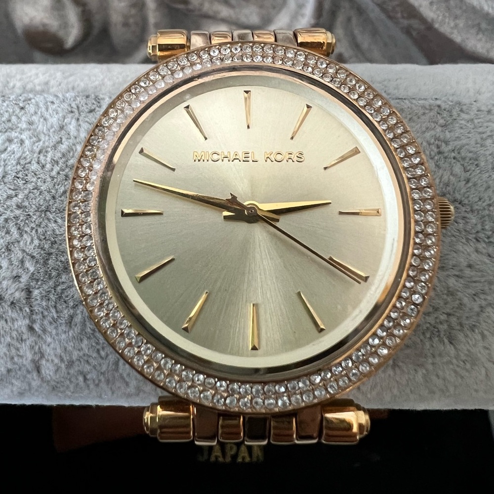 Michael Kors - Picture 1 of 2